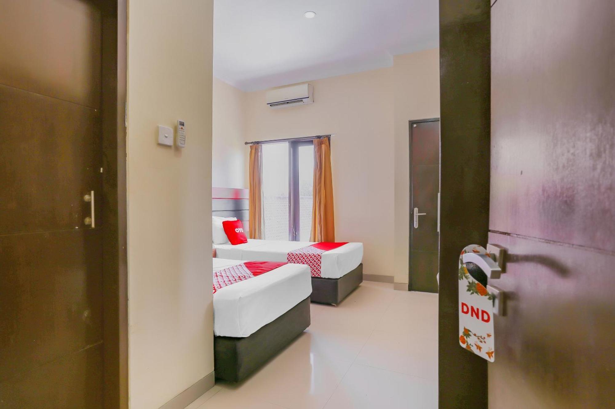 Oyo 4012 Ari Hotel 2*